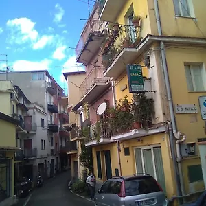 https://room-in-guest-room-single-room-with-shared-bathroom.taorminaitalyhotels.com