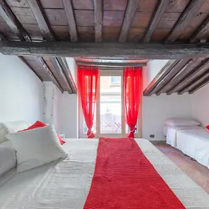 https://fontana-di-trevi-5-stelle-camera-con-balcone.it-romehotels.com